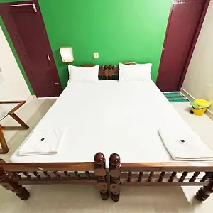**** Hotel Akshay India